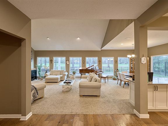 5th image of 9 Huntsmans Horn Cir