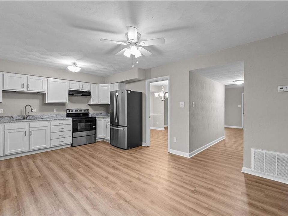 1st image of 811 S Grosvenor Ct