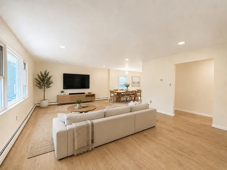 28 Carr St #1 — Photo 5