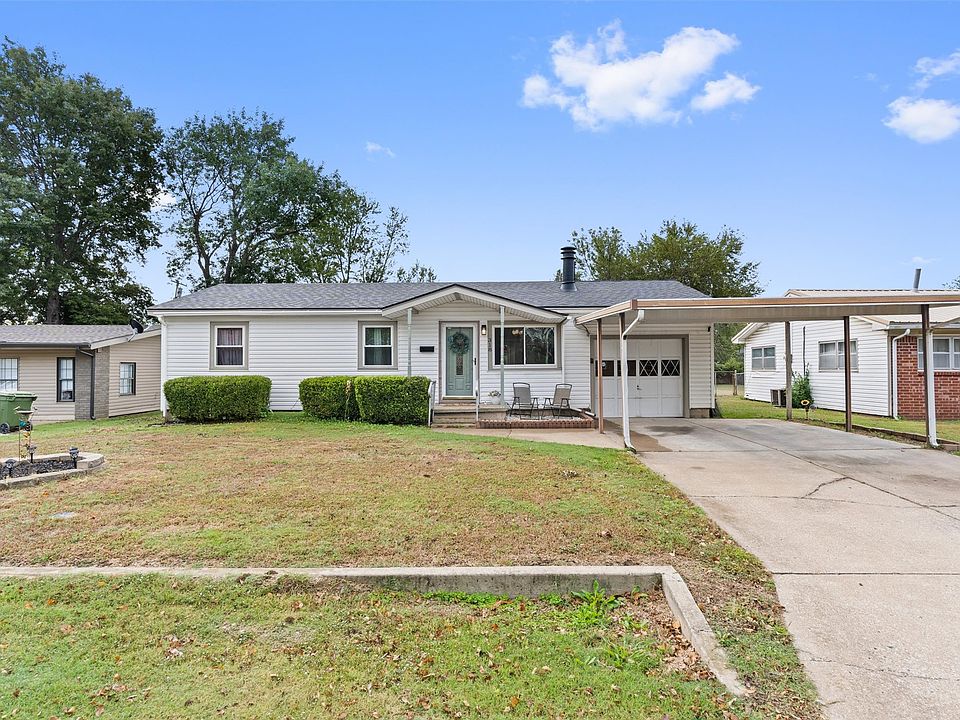 1st image of 318 E Maple St