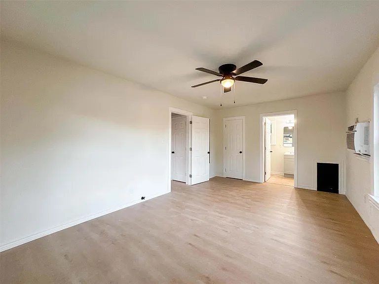 705 Texas Ave #A — Photo 4