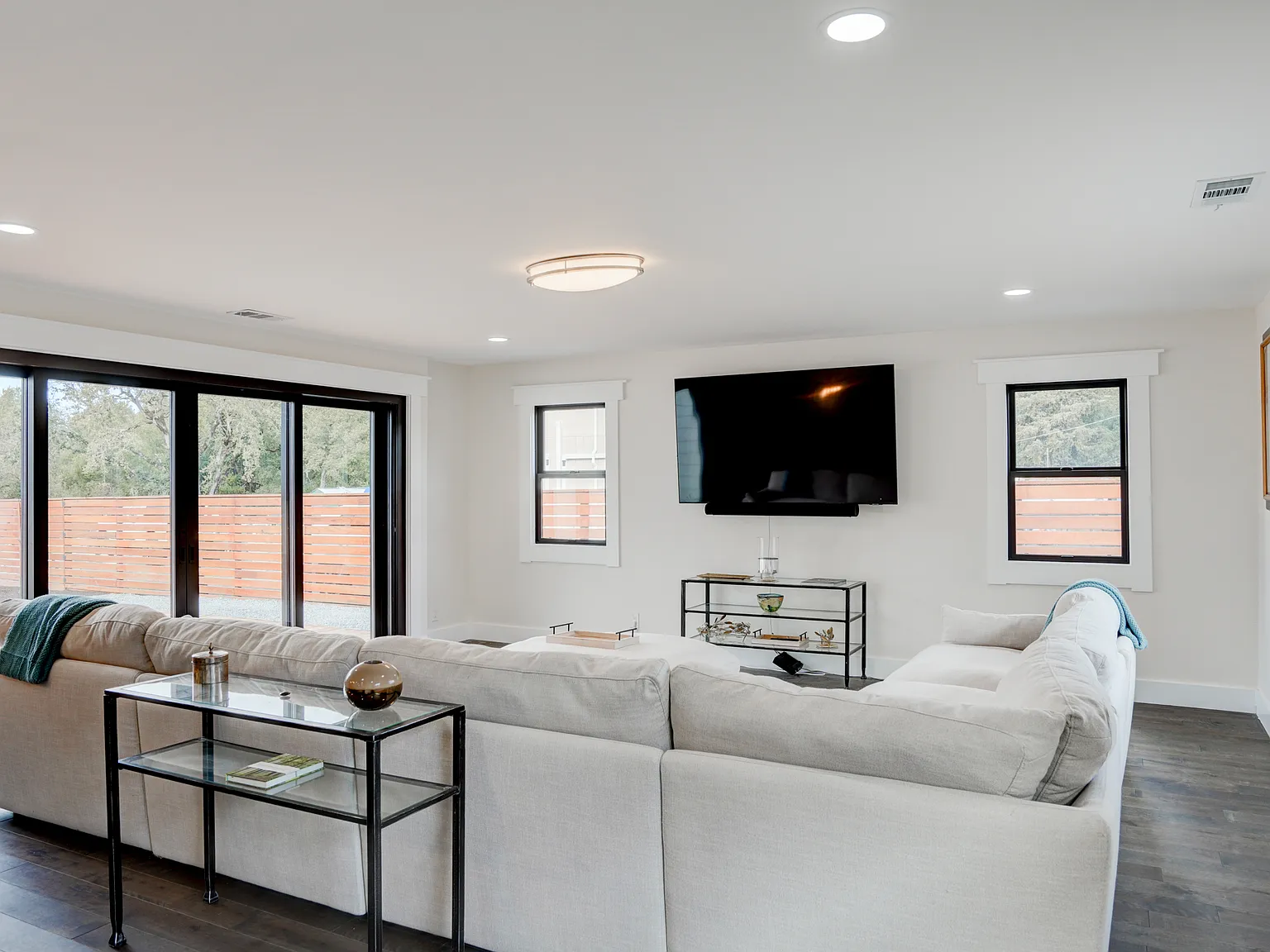 3 bed, 1621 sqft, $4,000 — Photo 3