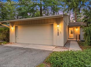 6545 Red Cedar Ln, West Bloomfield, MI 48324