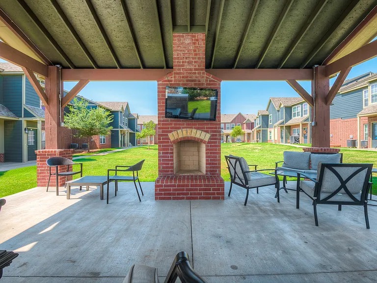 Lofts at North Penn - Courtyard