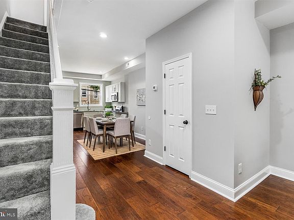 5th image of 327 Whitridge Ave