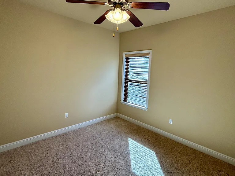 80 S Knightsbridge Ct — Photo 19