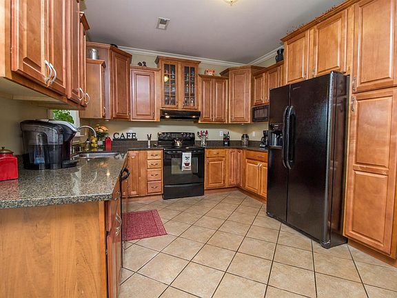 5th image of 208 Hickory Cir