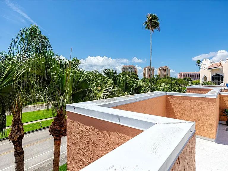 920 N Shore Dr NE — Photo 39