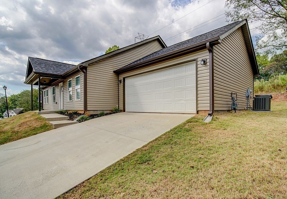 1st image of 365 Half Rock Cir