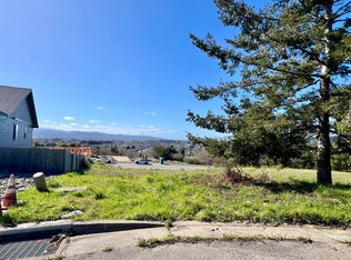 201 Ridge View Ct, Fortuna, CA 95540