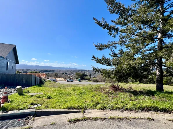 201 Ridge View Ct, Fortuna, CA 95540