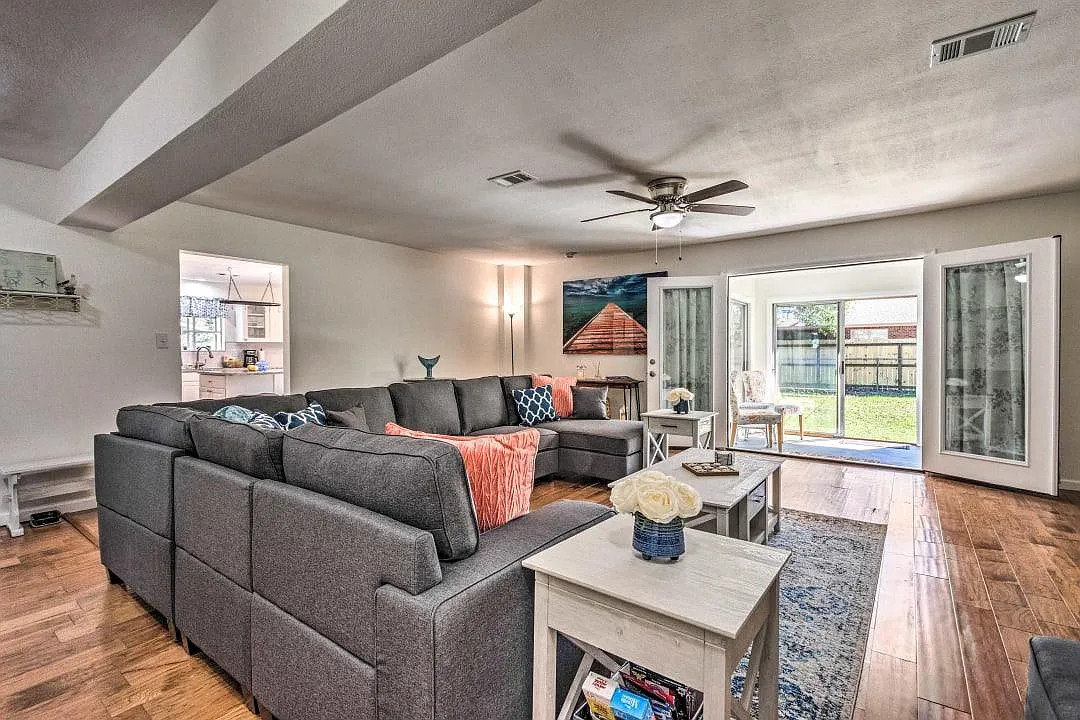 355 Gardner Dr NE — Photo 1