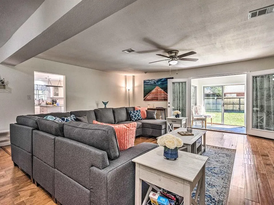 355 Gardner Dr NE