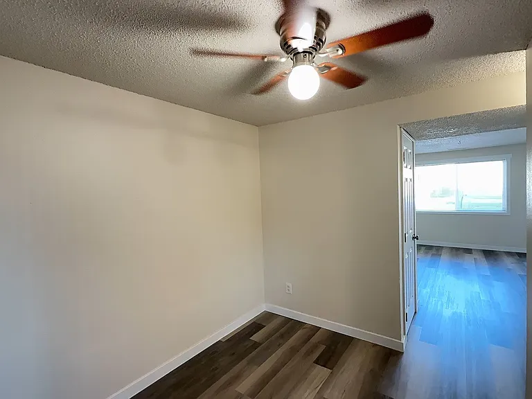 1175 Clearview Ave NE — Photo 6