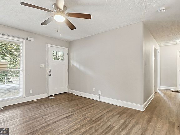 5th image of 3566 Fairlane Dr NW