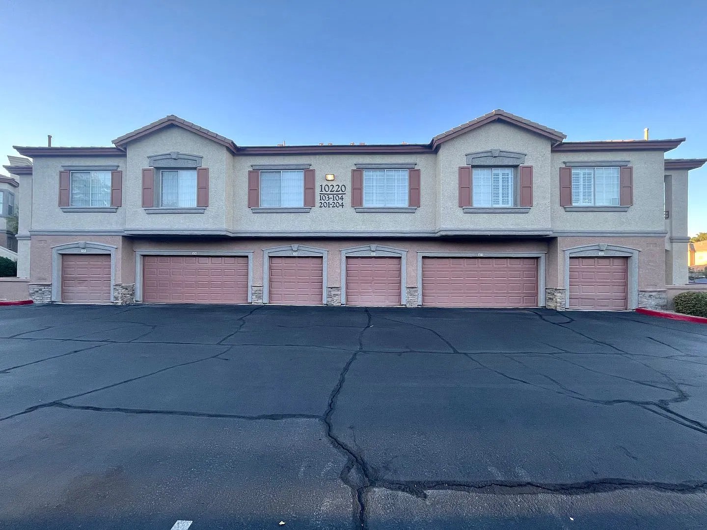 Rent Ready!! Cute 3 Bd/2ba Condo Located In Gated Summerlin Community! — Photo 2