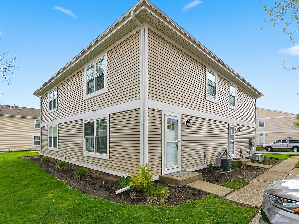 1st image of 377 Farmingdale Cir