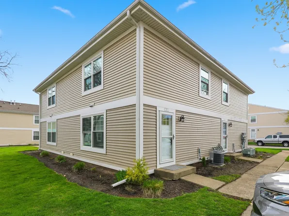 377 Farmingdale Cir, Vernon Hills, IL 60061