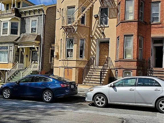 Building Photo - 145 Grand St #2
