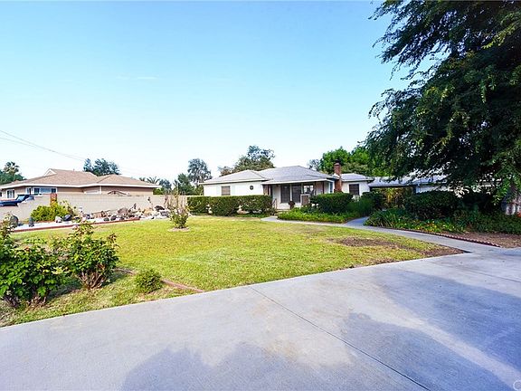 4th image of 8704 Nogal Ave