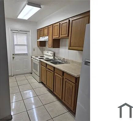 854 E Orange St — Photo 3