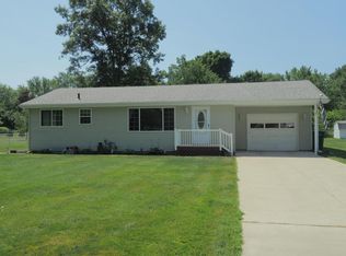 17175 Moorepark Rd, Three Rivers, MI 49093