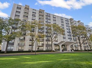 9001 Golf Rd APT 5B, Des Plaines, IL 60016