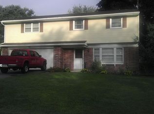 42 Wolf Rd, Akron, PA 17501