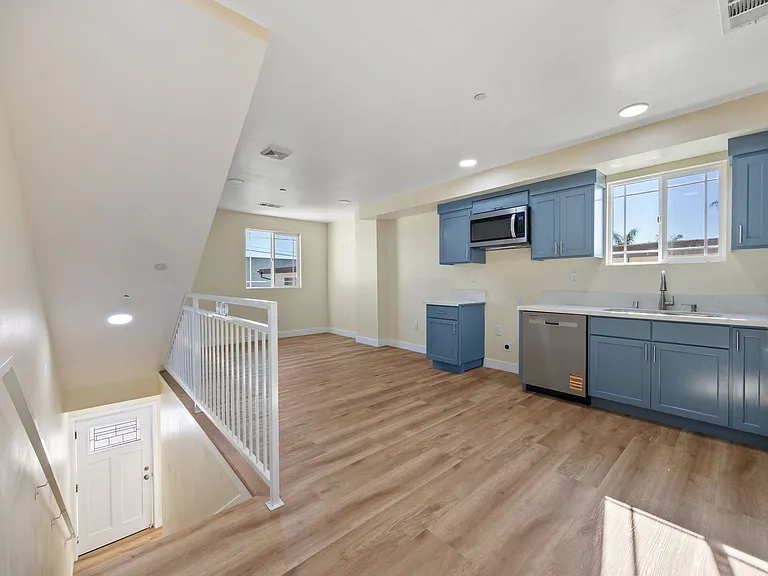 10936 S Osage Ave #A — Photo 6