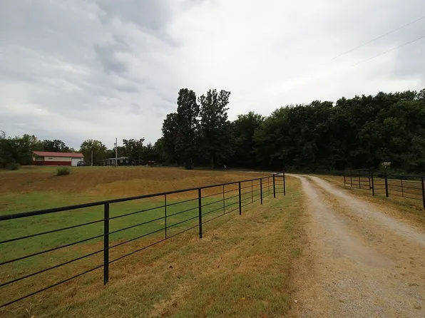 1824 Swamp Rd, Neosho, MO 64850