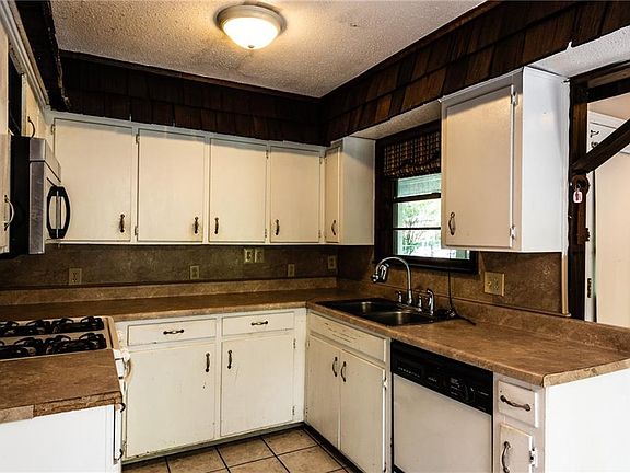 5th image of 35 Northwood St