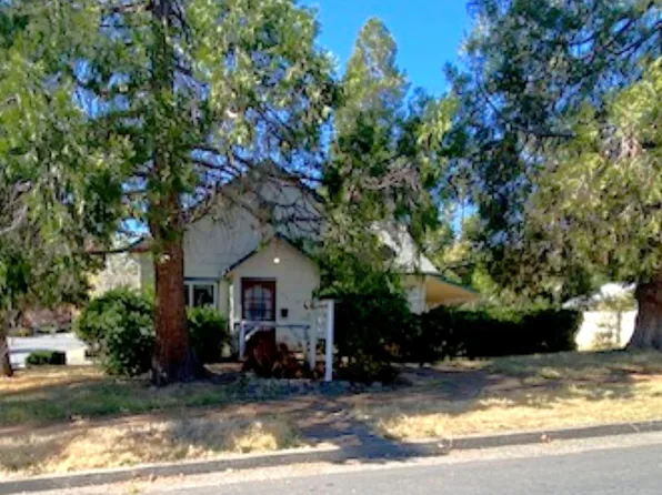 602 NW Clarke St, Grants Pass, OR 97526