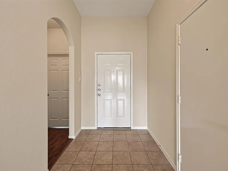9118 Cavalier Ln — Photo 6