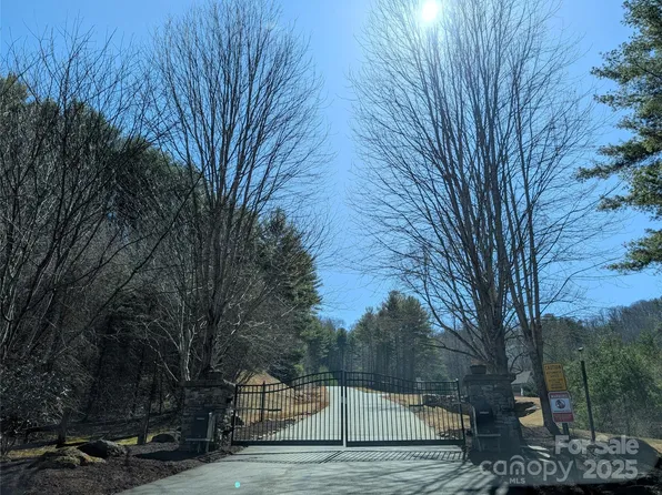 92 Mountain Magnolia Dr, Leicester, NC 28748