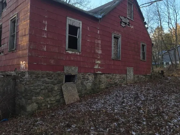 15 Spruce St, Mount Pocono, PA 18344