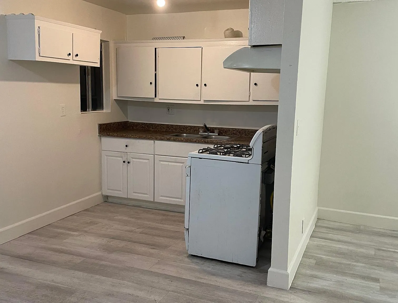 2 bed, 800 sqft, $1,900 — Photo 3
