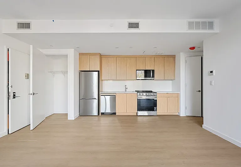 645 Park Pl #4J — Photo 1