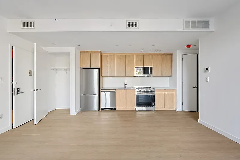 645 Park Pl #4J