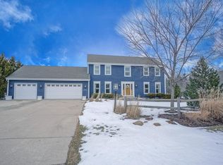 N63W14576 Ash Dr, Menomonee Falls, WI 53051