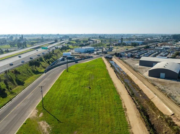 458250 Divisadero St, Fresno, CA 93706