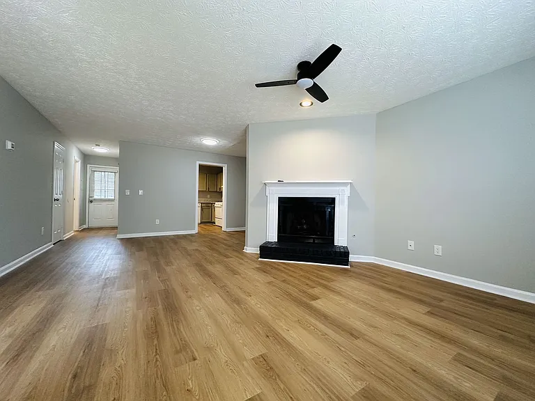 1016 Kennesborough Rd NW — Photo 5