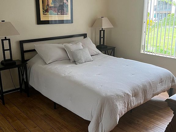 Lovely Bedroom with mirrored closets