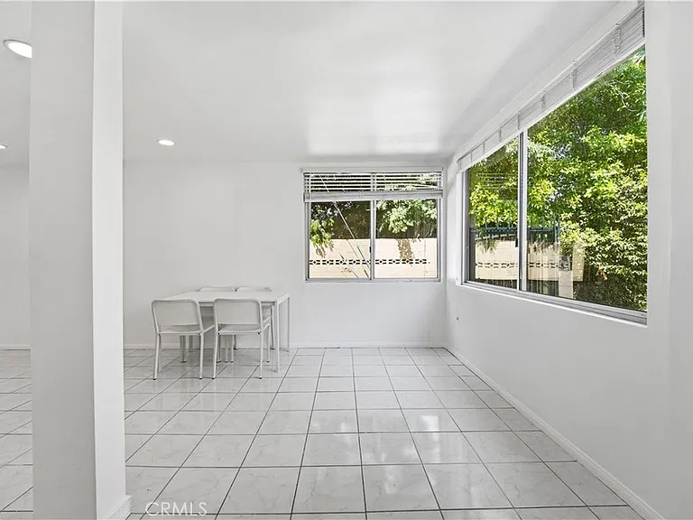 5301 Balboa Blvd #F7 — Photo 15