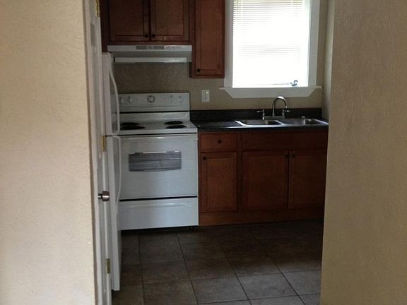 3rd image of 2911 Utah St APT 2