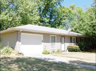 420 N Sycamore St, Ottawa, KS 66067
