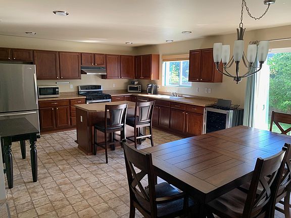2nd image of 523 NW Mandal Way