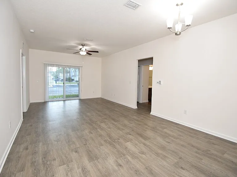 2211 Golden Lake Loop St — Photo 5