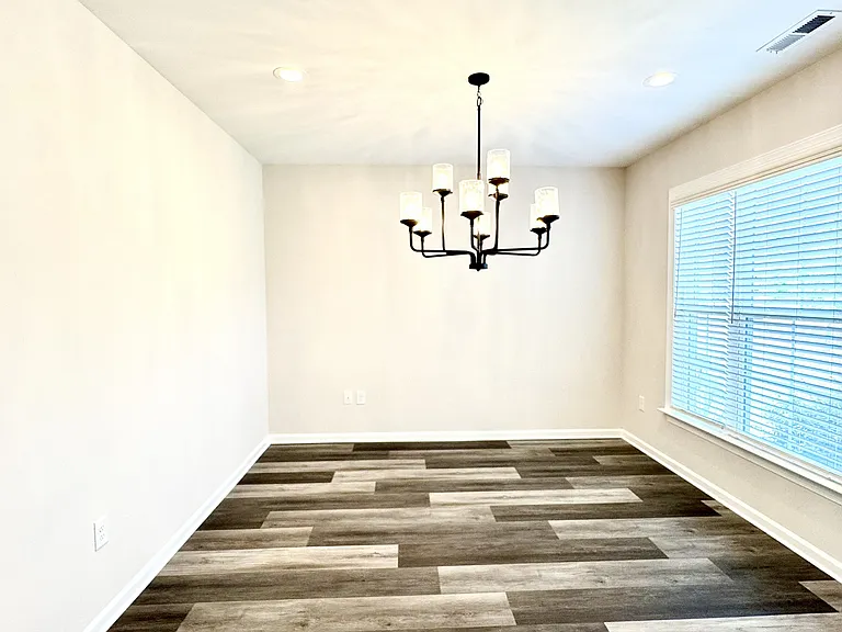 1135 Overlake Dr — Photo 14