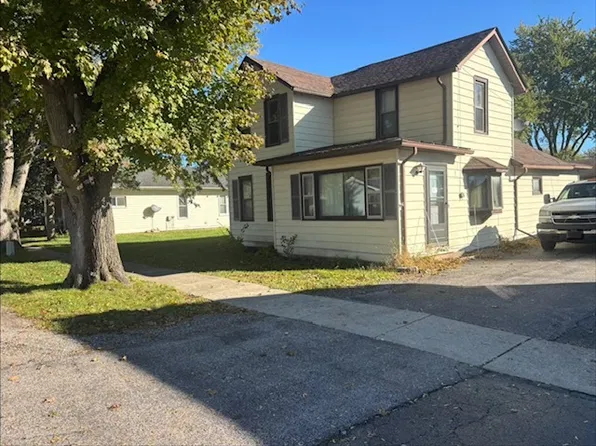 9620 Illinois St, Hebron, IL 60034