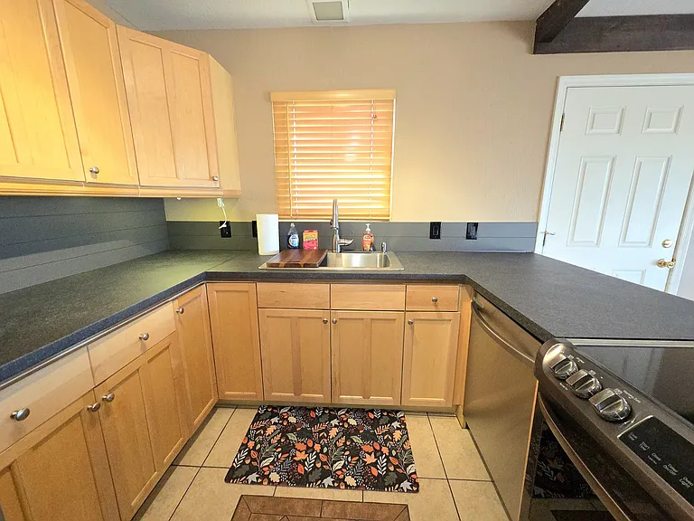 221 E Pine St — Photo 10